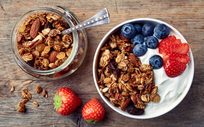 Обои картинки фото еда, мюсли,  хлопья, завтрак, орехи, ягоды