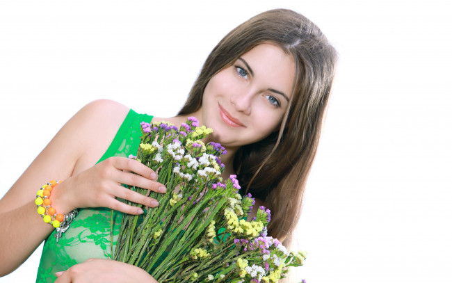 Обои картинки фото marta, девушки, -unsort , брюнетки,  шатенки, лицо, цветы, букет
