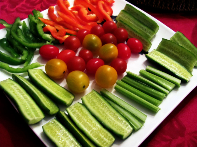 Обои картинки фото еда, овощи, перец, огурцы, черри