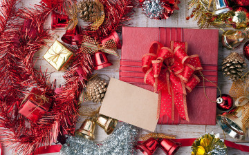 Картинка праздничные подарки+и+коробочки мишура колокольчики подарок лента бант