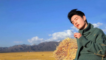 обоя мужчины, xiao zhan, свитер, степь, солома, горы