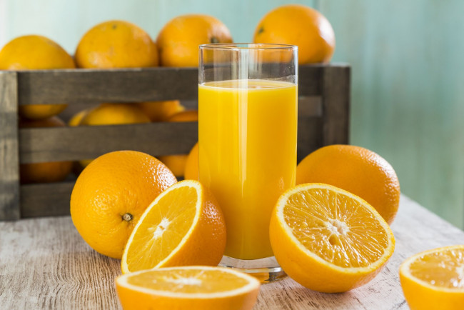Обои картинки фото еда, напитки,  сок, стакан, апельсины, сок, цитрусы