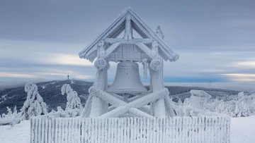 Картинка разное сооружения +постройки колокол мира в горах фихтель саксония германия author jan drahokoupil getty images