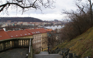 Картинка города прага Чехия река мосты лестница