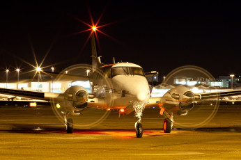 Картинка авиация лёгкие+и+одномоторные+самолёты ночь аэропорт самолет рулежка