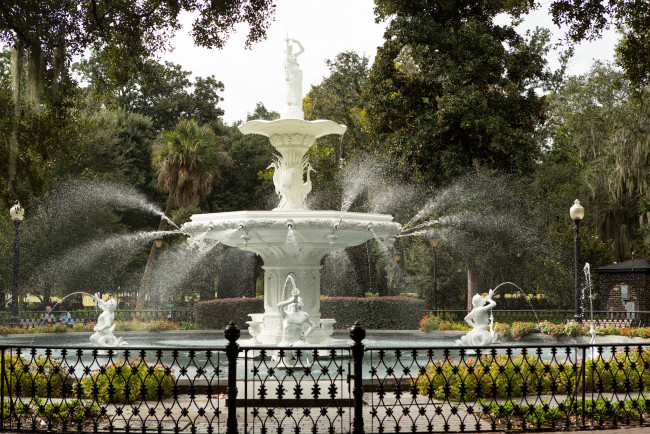 Обои картинки фото forsyth park fountain - savannah,  georgia, города, - фонтаны, фонтан, забор