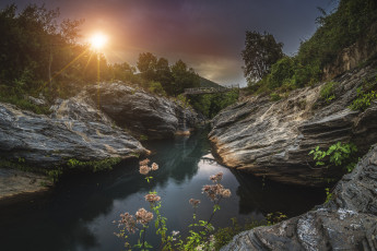 Картинка природа восходы закаты водопад пейзаж солнце скалы цветы