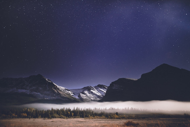 Обои картинки фото природа, горы, лес, звезды, небо, туман, ночь