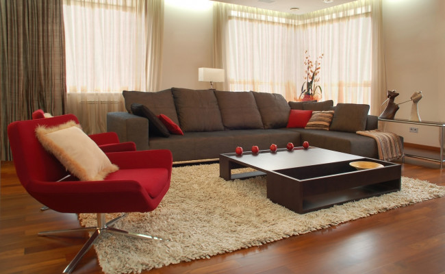 Обои картинки фото интерьер, гостиная, столик, яблоки, комната, мебель, красное, кресло, коричневый, диван, ковер