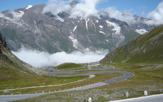 Обои картинки фото природа, дороги, горы, туман, шоссе