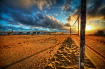 Картинка природа восходы закаты мостик сетка песок пляж океан