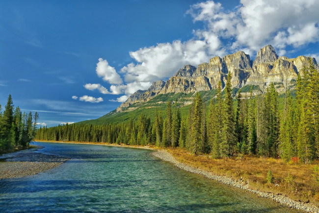 Обои картинки фото природа, реки, озера, канада, ели, камни, облака, горы, лес, река
