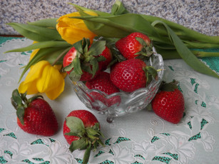 Картинка еда клубника +земляника ягоды цветы