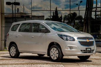 обоя автомобили, chevrolet, spin, 2012г, светлый