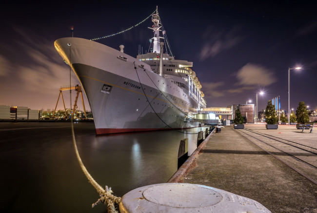 Обои картинки фото ss rotterdam, корабли, порты ,  причалы, причал, ночь