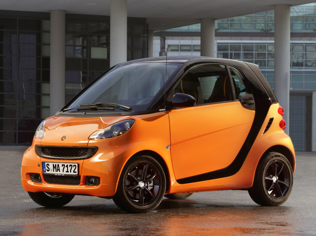 Обои картинки фото автомобили, smart, здание, смарт, оранжевый