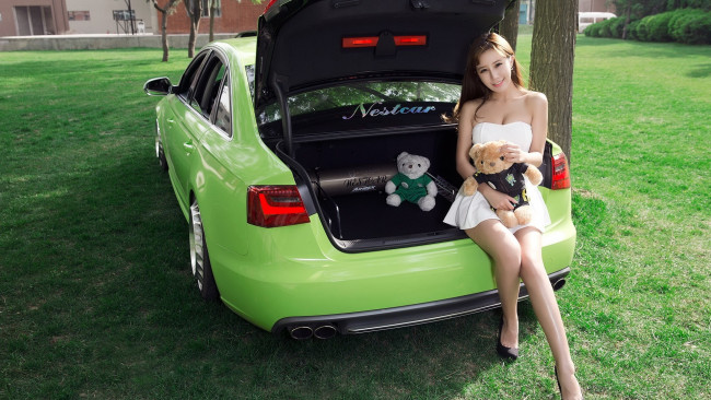 Обои картинки фото автомобили, -авто с девушками, брюнетки, мишка, азиатки, девушка, audi, багажник