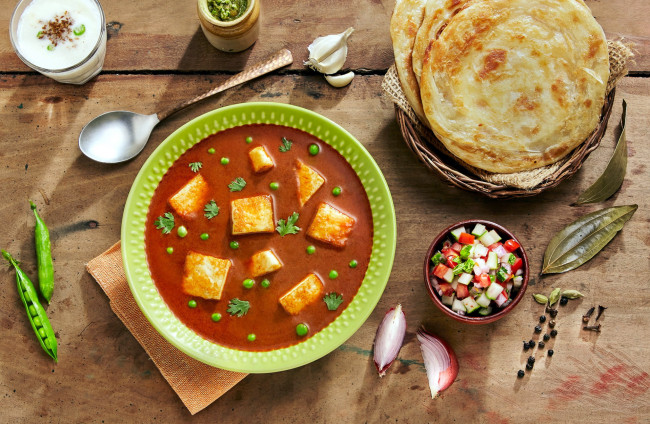 Обои картинки фото еда, первые блюда, суп, кухня, индийская, лепешки