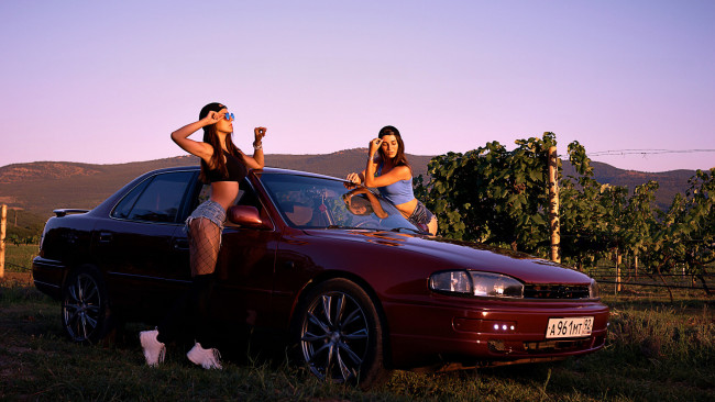 Обои картинки фото автомобили, -авто с девушками, toyota, camry