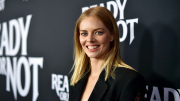 обоя девушки, samara weaving, блондинка, лицо, улыбка, жакет