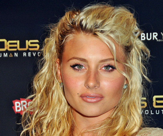 Обои картинки фото Alyson Michalka, девушки, гитарист, сша, актриса, певица, автор, песен