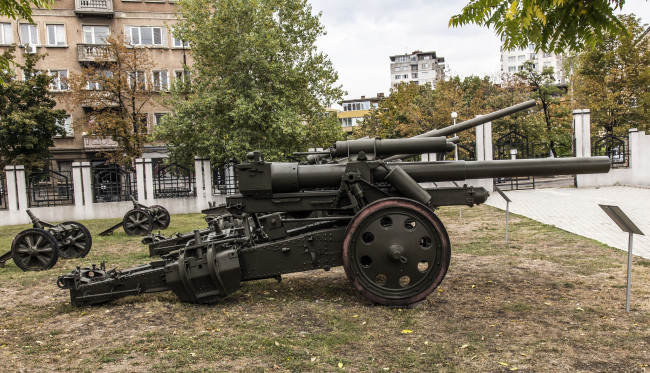 Обои картинки фото second 15 cm sfh 18, оружие, пушки, ракетницы, музей, вооружение