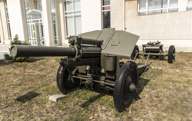 Обои картинки фото 122 mm m-30 m1938, оружие, пушки, ракетницы, музей, вооружение