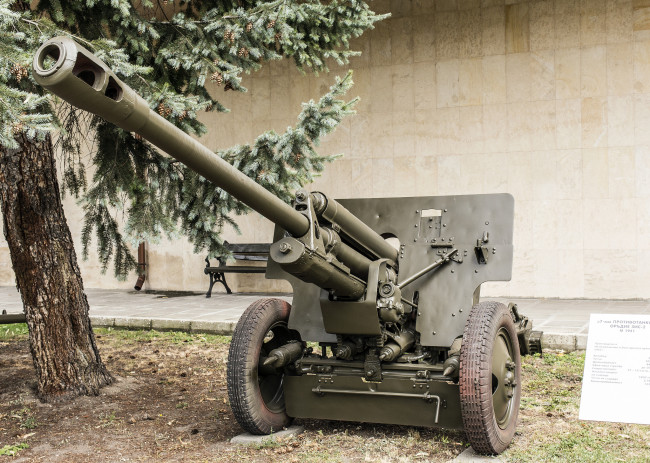 Обои картинки фото 76 mm zis-3, оружие, пушки, ракетницы, музей, вооружение