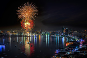 Картинка pattaya+beach +thailand города -+огни+ночного+города фейерверк залив ночь