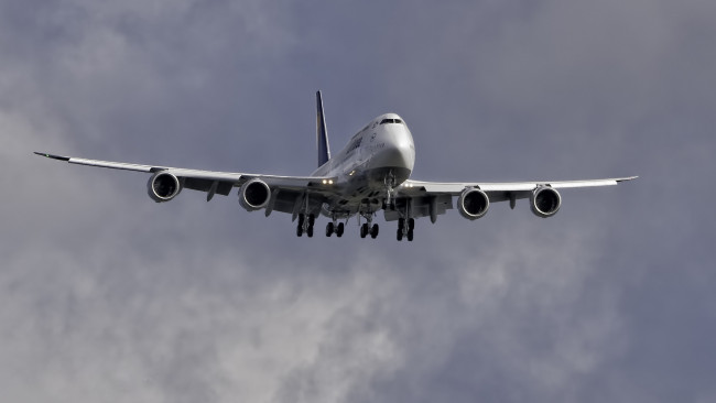 Обои картинки фото boeing 747, авиация, пассажирские самолёты, полет, авиалайнер