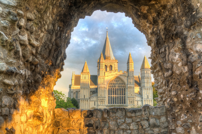 Обои картинки фото rochester cathedral, города, - католические соборы,  костелы,  аббатства, арка, собор