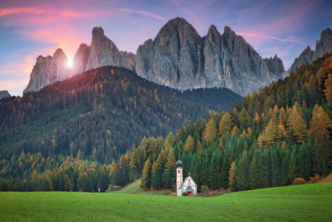 Обои картинки фото природа, горы, лес, храм, луга, доломитовые, альпы, церковь, валь-ди-фюнес, южный, тироль, италия