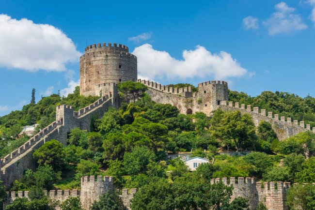 Обои картинки фото rumeli fortress, города, - дворцы,  замки,  крепости, холм, крепость, стены, башни