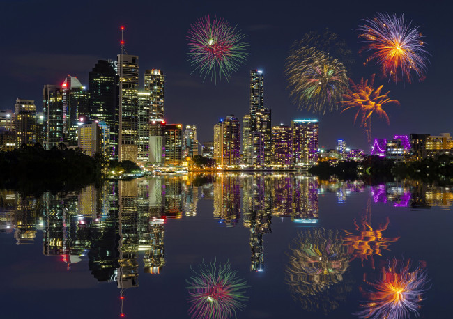 Обои картинки фото brisbane австралия, города, - огни ночного города, brisbane, дома, река, ночь, салют