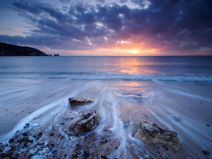 Картинка природа восходы закаты море волны камни облака закат