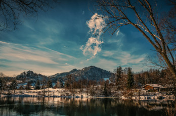 Картинка природа пейзажи небо зима горы дом озеро снег облака