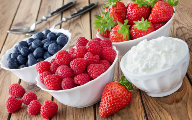 Обои картинки фото еда, фрукты,  ягоды, blueberry, strawberry, творог, черника, ягоды, raspberry, fresh, клубника, berries, малина