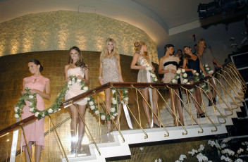 Картинка разное знаменитости модели улыбки цветы лестница