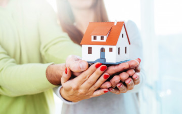 Картинка разное руки дом house in hand 4k real estate concepts buying a home choosing семья домашний очаг
