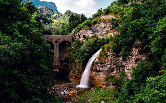 Обои картинки фото природа, водопады, горы, мост, водопад
