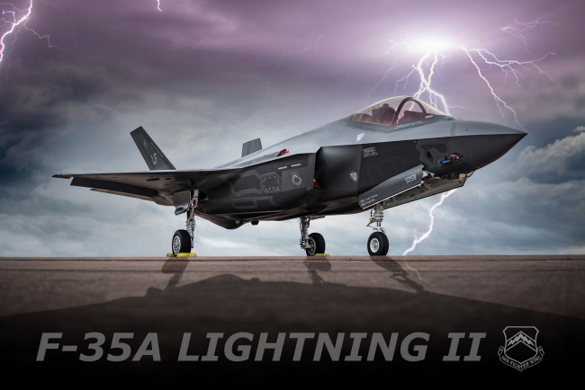 Обои картинки фото авиация, боевые самолёты, lightning, ii, истребитель-бомбардировщик, f-35, lockheed, martin