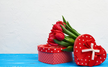 Картинка праздничные подарки+и+коробочки коробка подарок тюльпаны