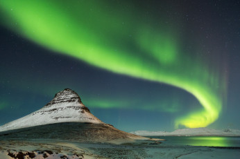 обоя природа, северное сияние, исландия, kirkjufell, гора, снег, ночь