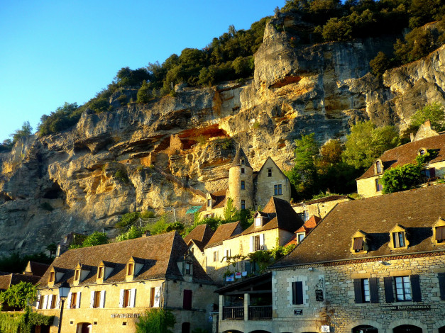 Обои картинки фото деревня la roque gageac франция, города, - здания,  дома, деревня, скалы, дома, река, франция, la, roque, gageac