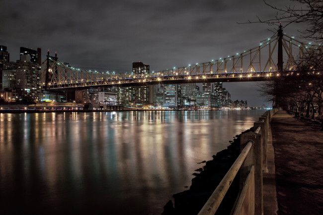 Обои картинки фото остров рузвельта нью-йорк, города, нью-йорк , сша, река, огни, ночь, нью-йорк, мост, island, остров, рузвельта, roosevelt