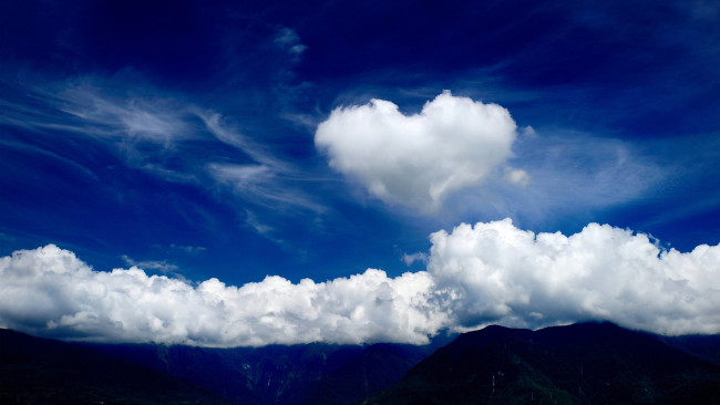 Обои картинки фото природа, облака, небо, горы