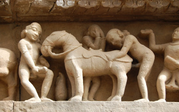 Картинка erotic khajuraho temple art india разное рельефы статуи музейные экспонаты