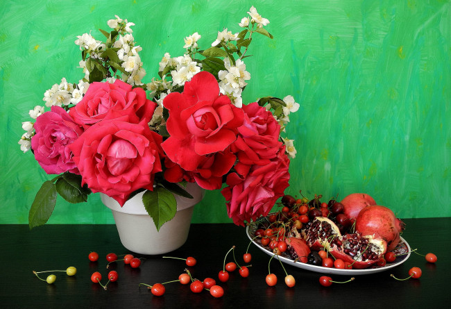 Обои картинки фото еда, фрукты, ягоды, черешня, гранат, жасмин, розы