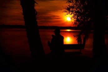 Картинка разное рыбалка +рыбаки +улов +снасти рыбак вечер закат озеро удочка силуэт солнце