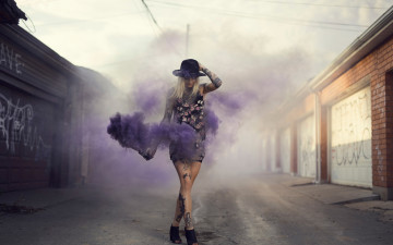 Картинка девушки -unsort+ блондинки тату дым девушка purple stuff
